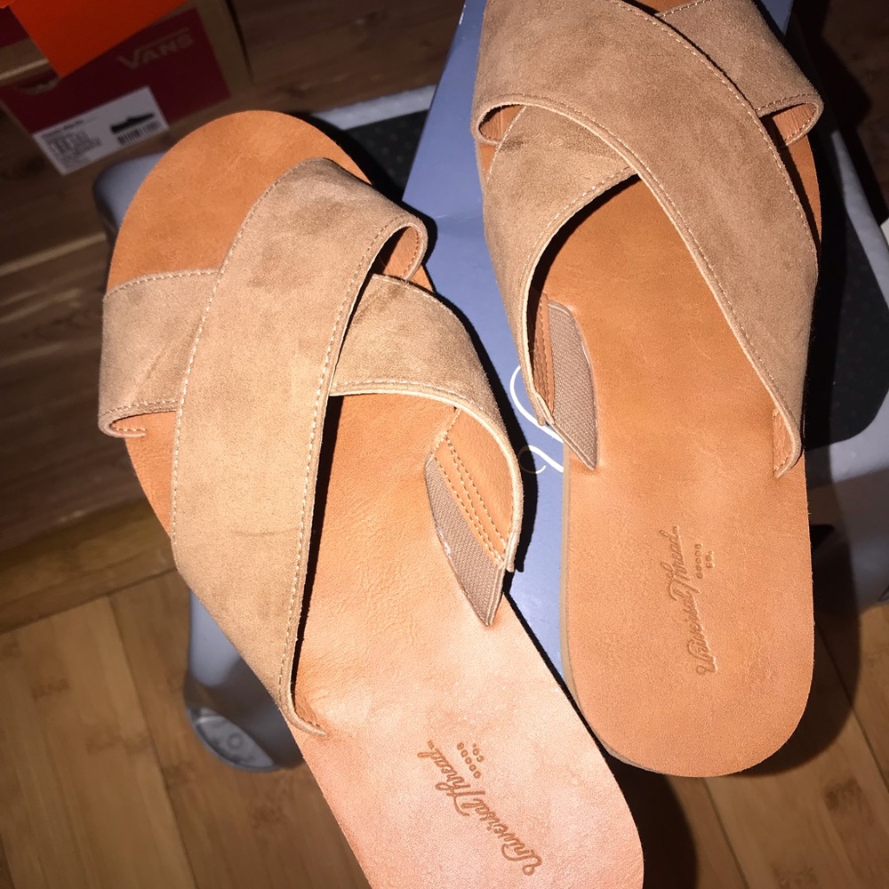 Universal Thread Sandals size 8